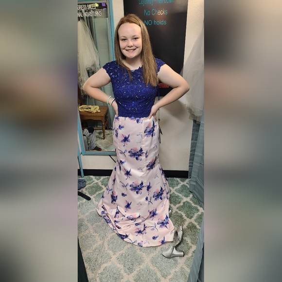 TWO PIECE PROM DRESS - Picture 4 of 4